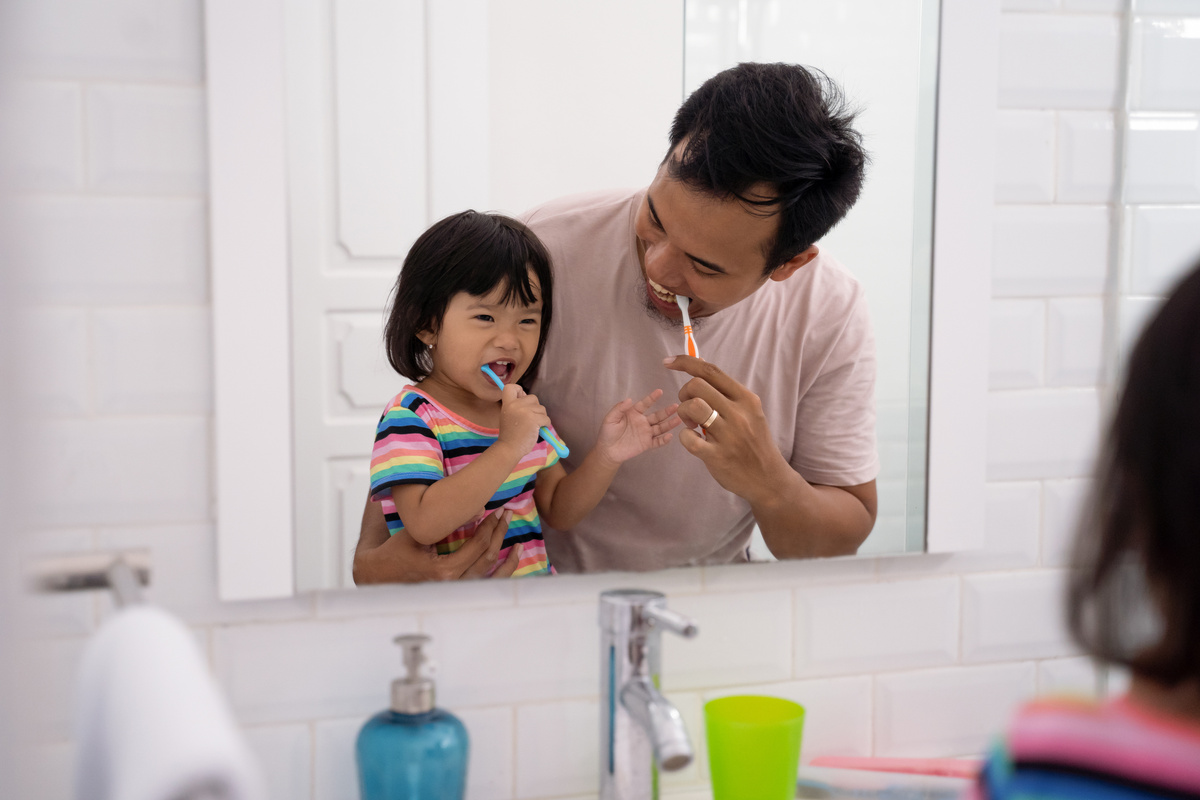 Kid Learn How to Brush Teeth with Dad